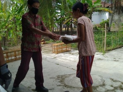Pembagian Zakat Fitrah oleh SMK TAMTAMA 2 SIDAREJA