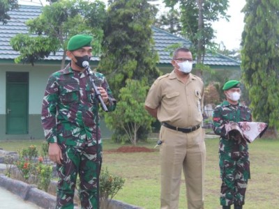 Dankipan C 405/SK (Kapten Inf D.Siburian) dan Kepala SMK Tamtama 2 Sidareja (Ruswanto, S.T, M.M.)