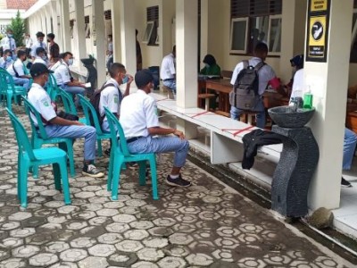 Kegiatan vaksinasi yg diadakan di SMK Tamtama 2 Sidareja diikuti oleh beberapa sekolah.