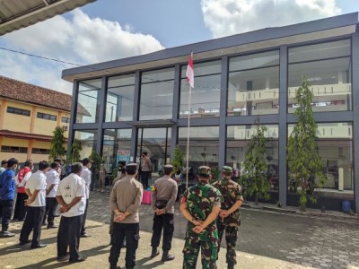 Selain Guru, apel ini diikuti oleh petugas dari beberapa instansi di wilayah Kec.Sidareja