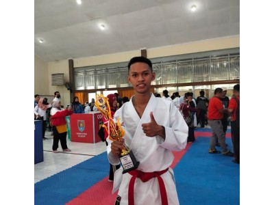 Dzaky Qurunul Bahri (XI TKRO 4) Juara 1 Karate POPDA Kab. Cilacap