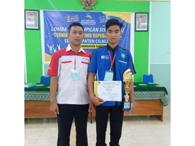 Bapak Hasan Basri, S.T (kiri) dan Erika Jemi Ariass (kanan)