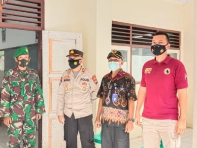 Pemantauan kegiatan Vaksinasi oleh Kapolsek Sidareja dan jajaran.